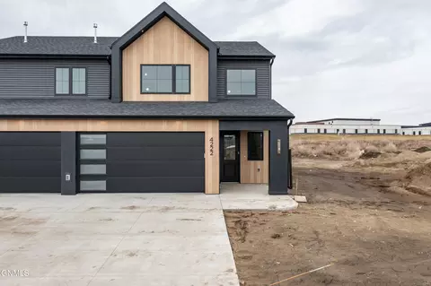 4222 Kites Ln, Bismarck, ND 58503
