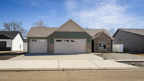 601 Mehrer Dr, Bismarck, ND 58504