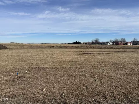 1406 10th St SW, Jamestown, ND 58401