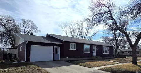 555 10th Ave SW, Valley City, ND 58072
