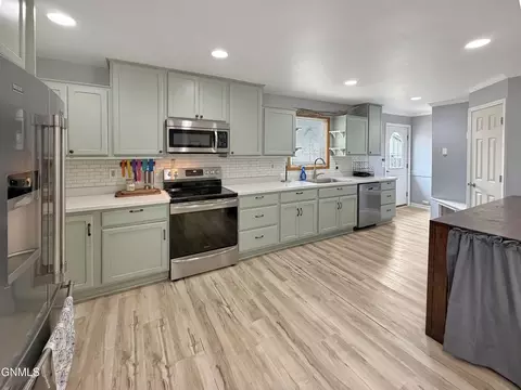 Kitchen - 1102 17th St W, Williston, ND 58801 photo 1 of 2