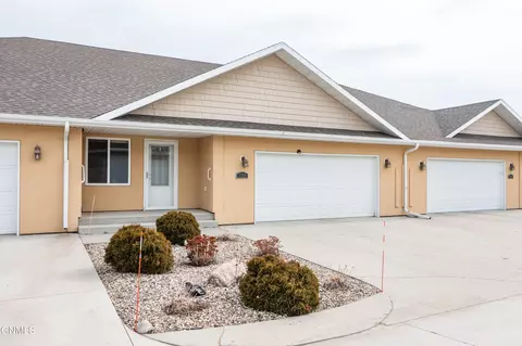 3709 Calgary Ct, Bismarck, ND 58503