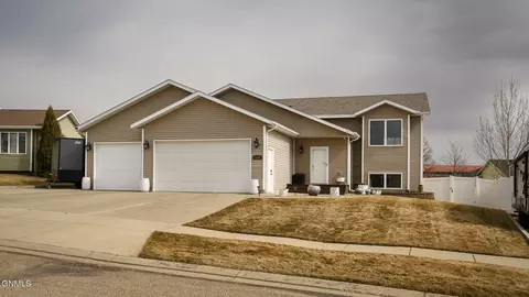 5505 Yukon Dr, Bismarck, ND 58503