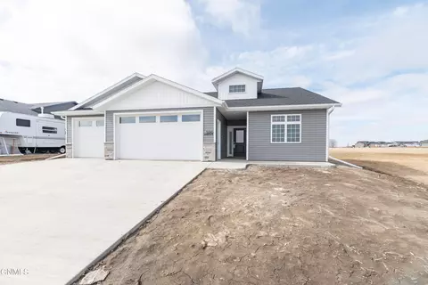 3919 Amari Loop NW, Mandan, ND 58554