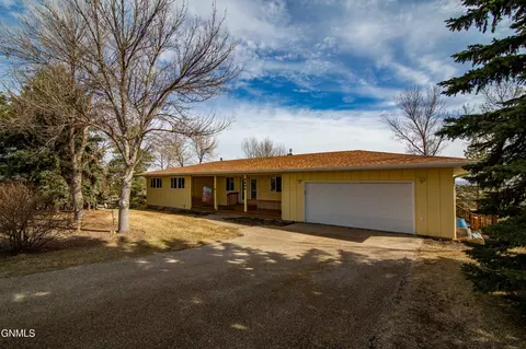 4600 Highland Rd NW, Mandan, ND 58554