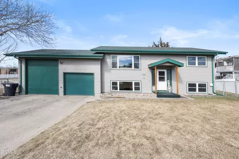 104 13th St NW, Mandan, ND 58554