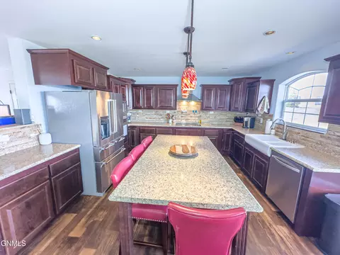 Kitchen - 14903 Cochise St, Williston, ND 58801 photo 2 of 3