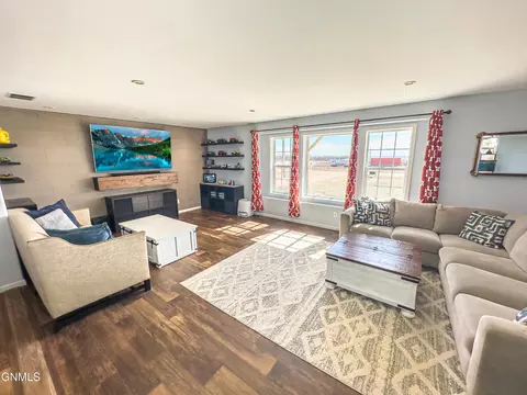 Living - 14903 Cochise St, Williston, ND 58801 photo 4 of 5
