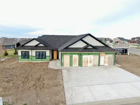 1207 Limited Ln, Bismarck, ND 58503