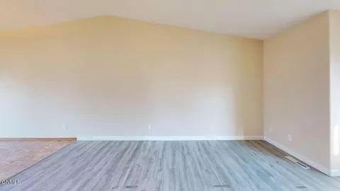 Living - 138 Calgary Ave, Bismarck, ND 58503 photo 2 of 3