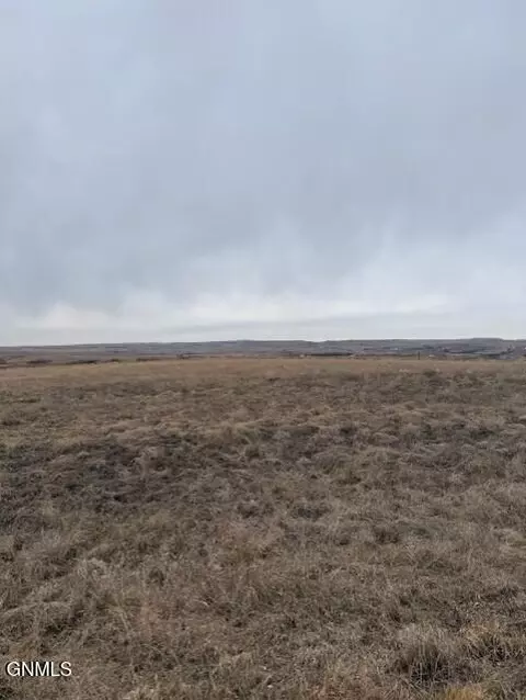 124 Labrador Dr, Mandan, ND 58554 photo 2