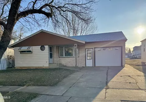 304 Main St S, Glen Ullin, ND 58631