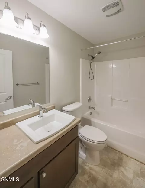 Bath - 2726 27th St W, Williston, ND 58801 photo 4 of 4