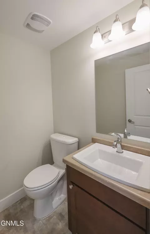 Bath - 2726 27th St W, Williston, ND 58801 photo 1 of 4