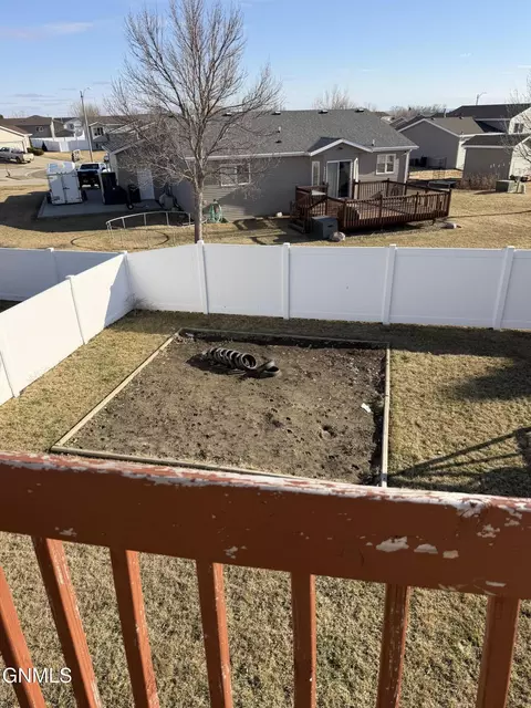 4407 Chamberlain Dr, Bismarck, ND 58503 photo 23