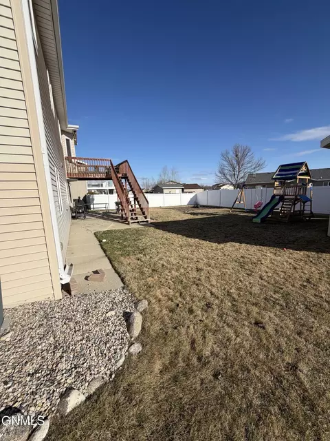 4407 Chamberlain Dr, Bismarck, ND 58503 photo 5