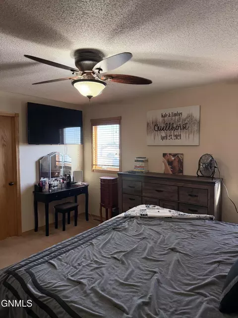 4407 Chamberlain Dr, Bismarck, ND 58503 photo 26