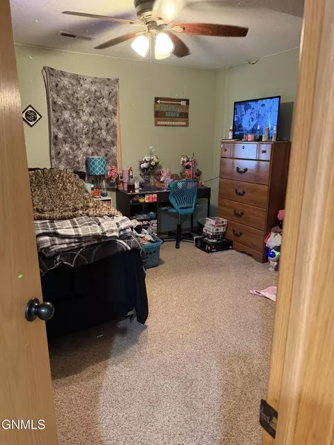 4407 Chamberlain Dr, Bismarck, ND 58503 photo 8