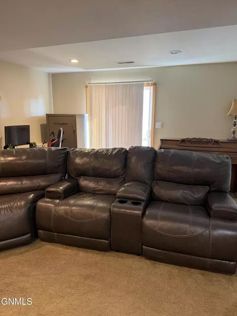 4407 Chamberlain Dr, Bismarck, ND 58503 photo 9