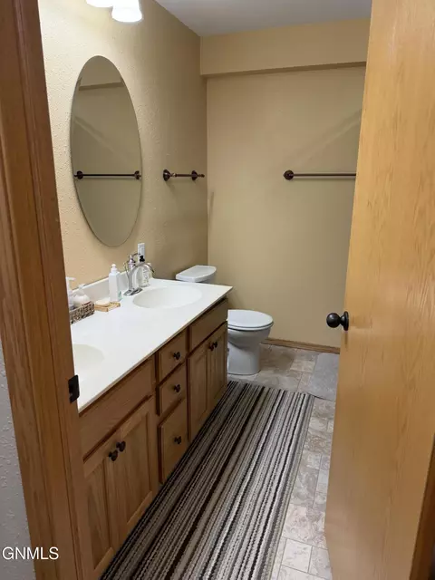 4407 Chamberlain Dr, Bismarck, ND 58503 photo 16
