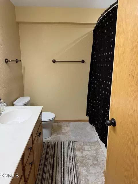 4407 Chamberlain Dr, Bismarck, ND 58503 photo 15