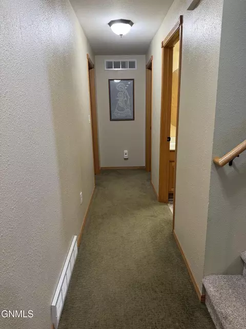 4407 Chamberlain Dr, Bismarck, ND 58503 photo 11