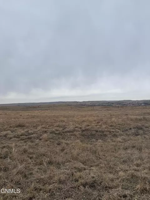 724 Labrador Dr, Mandan, ND 58554