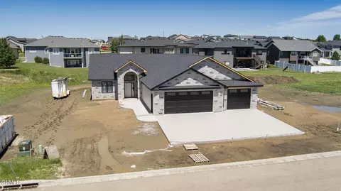4420 Marsh Hawk Dr, Bismarck, ND 58503