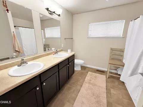 Bath - 3604 Long Branch Ave, Williston, ND 58801 photo 3 of 3