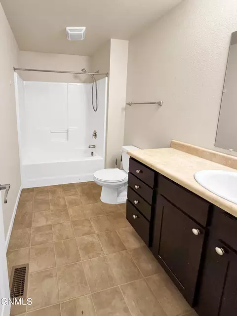 Bath - 3604 Long Branch Ave, Williston, ND 58801 photo 2 of 3