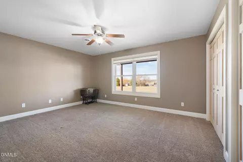 13415 Kingsview Ln, Williston, ND 58801 photo 47