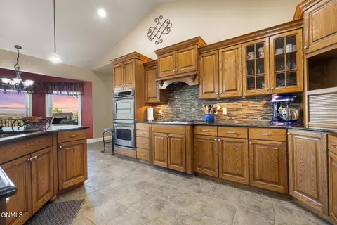 13415 Kingsview Ln, Williston, ND 58801 photo 16