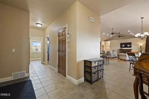13415 Kingsview Ln, Williston, ND 58801 photo 30