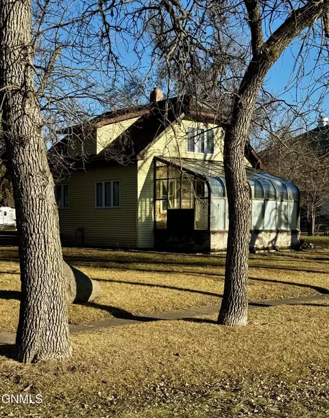 205 Wilcox N, Buffalo, ND 58011