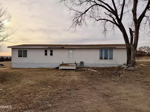91 75th St, Williston, ND 58801 photo 4