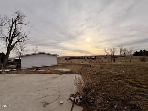 91 75th St, Williston, ND 58801