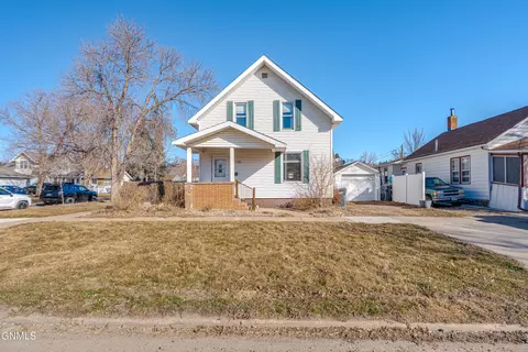 110 2nd St NW, Mandan, ND 58554
