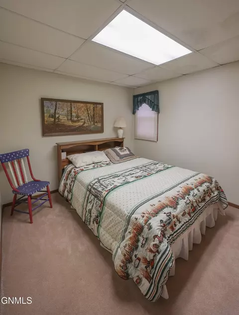 Bedroom - 272 273 Blacktail Dr, Williston, ND 58801 photo 1 of 5