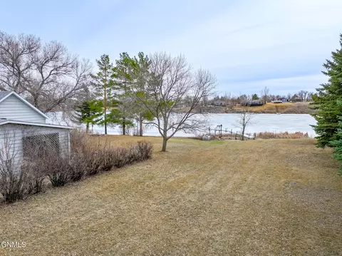 Exterior - 272 273 Blacktail Dr, Williston, ND 58801 photo 2 of 17
