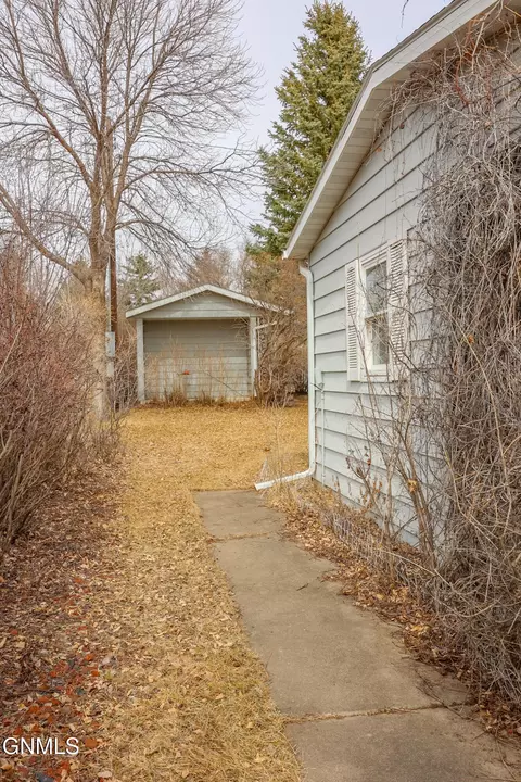 Exterior - 272 273 Blacktail Dr, Williston, ND 58801 photo 15 of 17