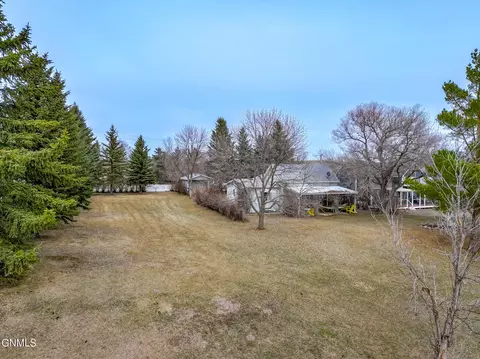 272 273 Blacktail Dr, Williston, ND 58801