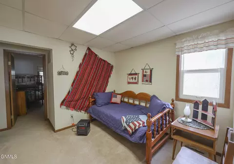 Bedroom - 272 273 Blacktail Dr, Williston, ND 58801 photo 2 of 5