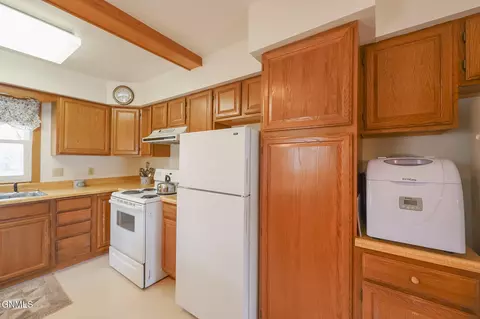 Kitchen - 272 273 Blacktail Dr, Williston, ND 58801 photo 4 of 5