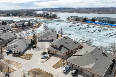 1330 Riverwood Dr, Bismarck, ND 58504