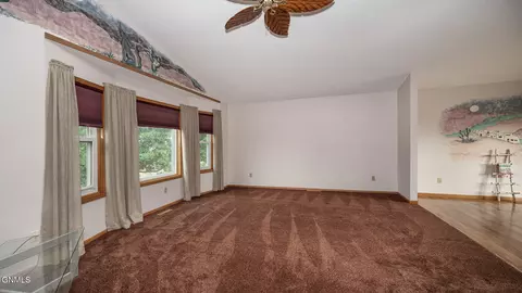 Living - 6940 Horseshoe Bnd, Bismarck, ND 58503 photo 4 of 5