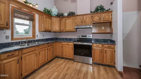 Kitchen - 6940 Horseshoe Bnd, Bismarck, ND 58503 photo 2 of 5