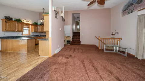 Living - 6940 Horseshoe Bnd, Bismarck, ND 58503 photo 2 of 5