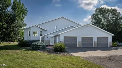 Exterior - 6940 Horseshoe Bnd, Bismarck, ND 58503 photo 1 of 7