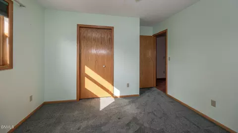 Bedroom - 6940 Horseshoe Bnd, Bismarck, ND 58503 photo 4 of 9