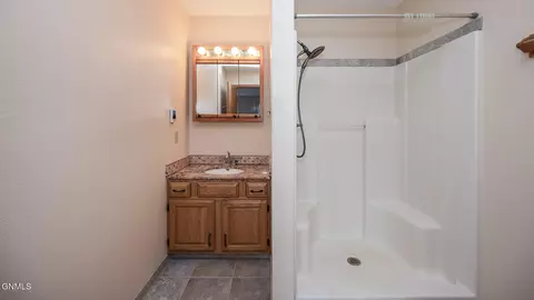 Bath - 6940 Horseshoe Bnd, Bismarck, ND 58503 photo 3 of 4